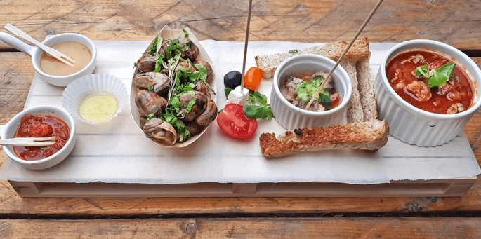Ragú, zapečené filé, polévka i grilovaní šneci 