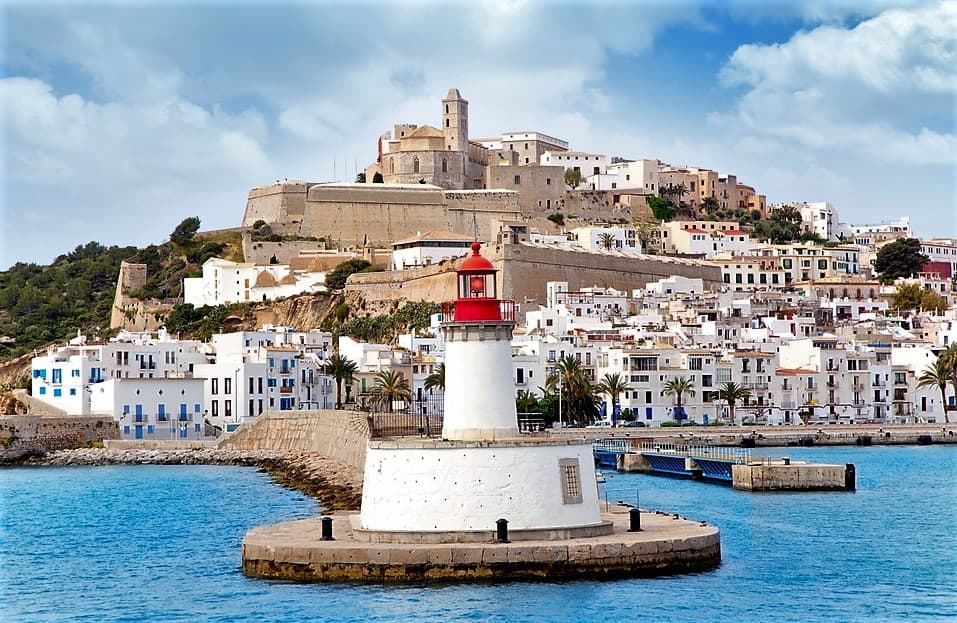 Zpáteční letenky Vídeň - Ibiza