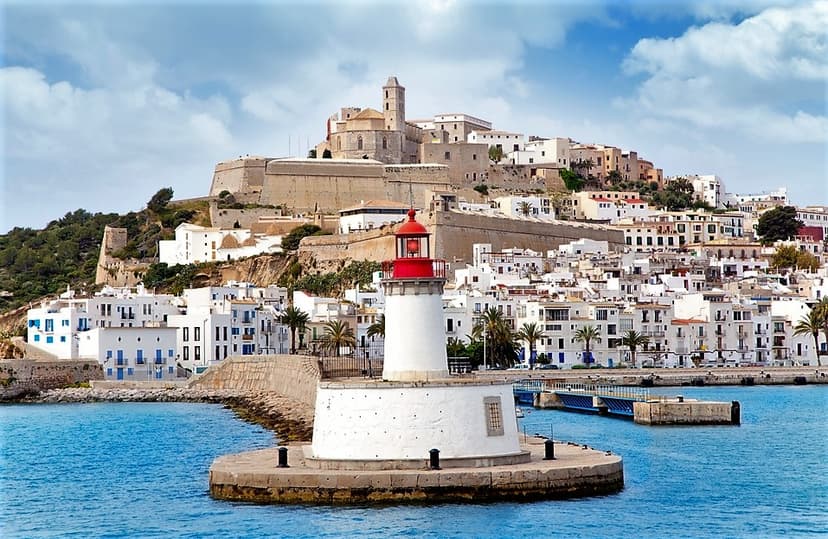 Zpáteční letenky Vídeň - Ibiza