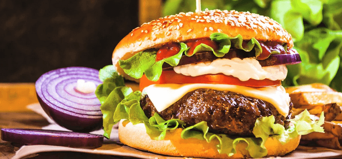 Hamburger z čerstvě mletého hovězího masa