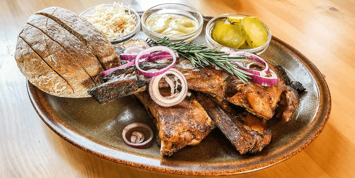 500g pečená marinovaná vepřová žebra