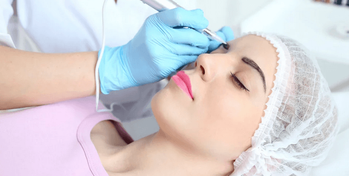 Stínovaný permanentní make-up horních očních linek