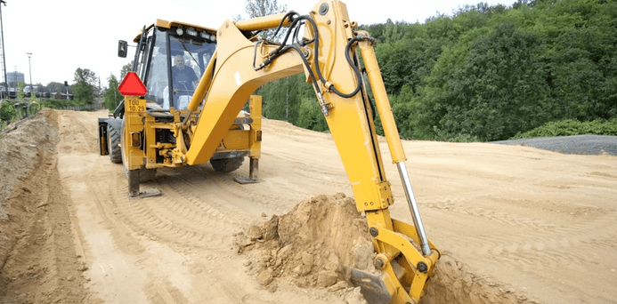 30 minut bagrování se strojem CAT 428C 