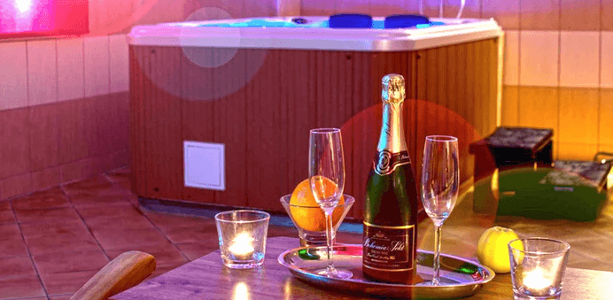 Vířivka a sauna pro 2 osoby na 90 minut
