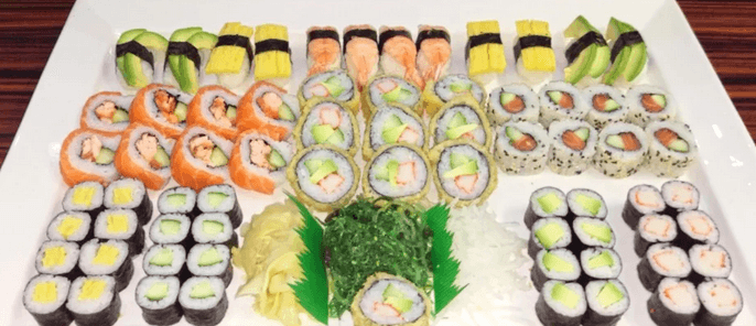 Sushi sety, rolky s lososem, tuňákem i avokádem 