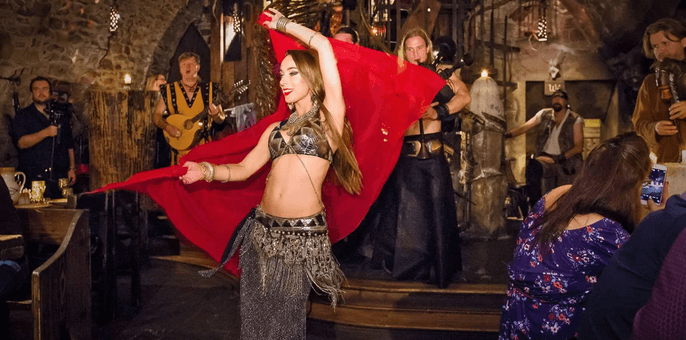 Historická show, 5chodové menu a neomezené nápoje