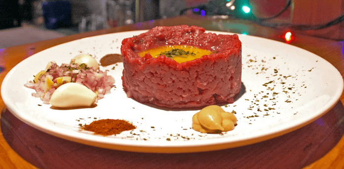 150 g tataráku z pravé hovězí svíčkové 