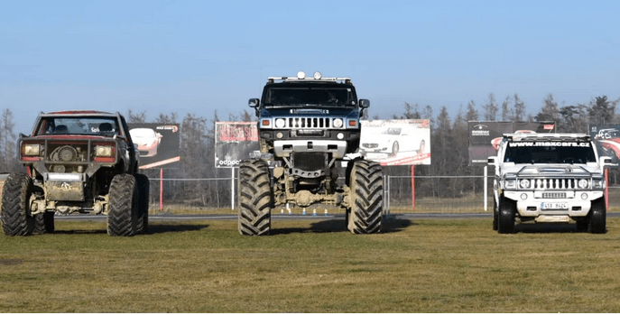 Hummer H2 (15 min. jízdy + instruktáž)