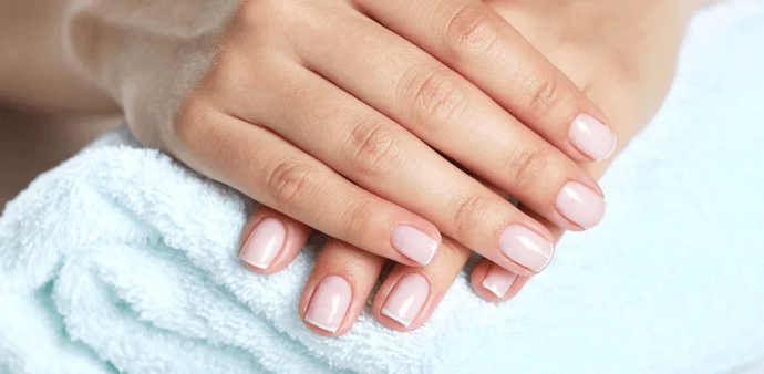 Kompletní manikúra s aplikací laku Shellac