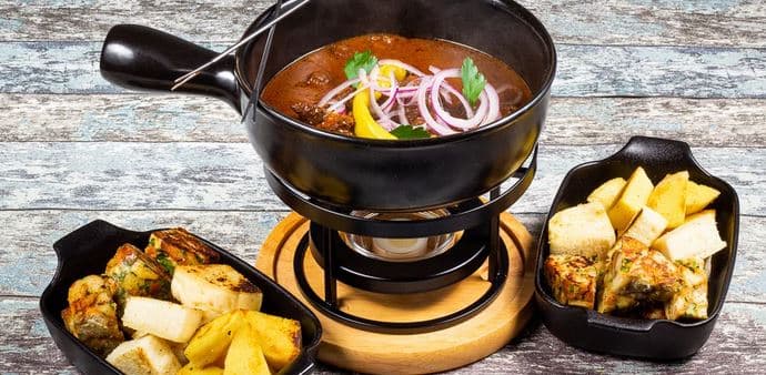 Hovězí guláš à la fondue pro dva