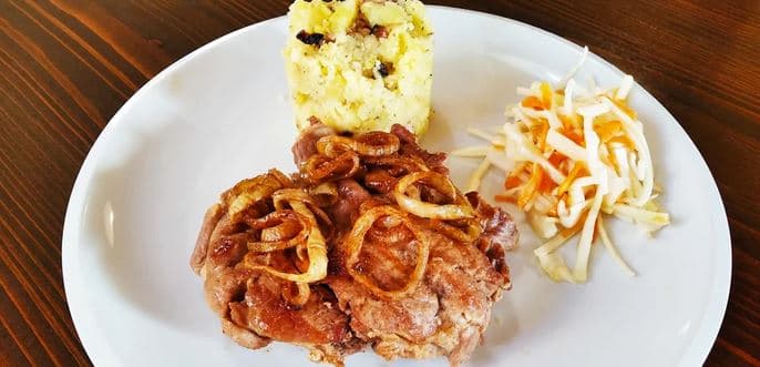 Naložené kuřecí prso z grilu (200 g) + příloha