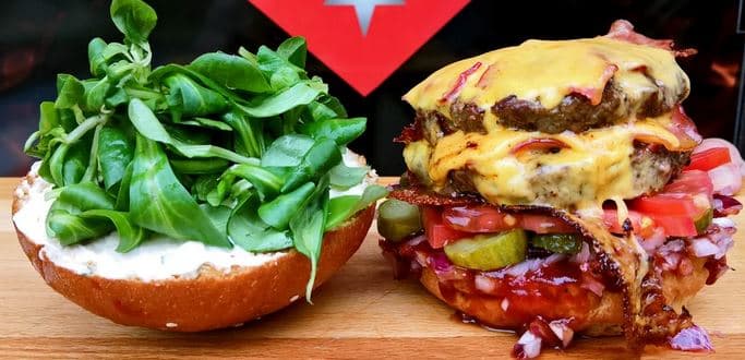 Doublecheesburger se slaninou, čedarem
