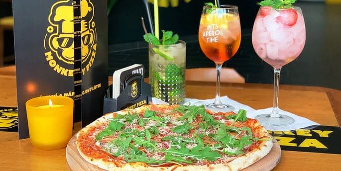 1× pizza podle výběru + pivo