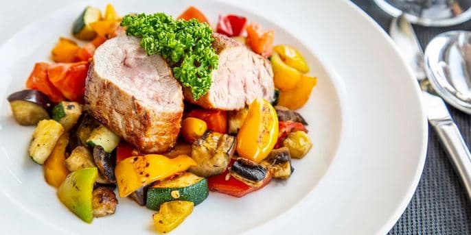 4chodové menu a 50min relax ve vířivce pro 2