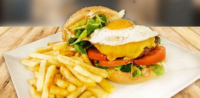 2× burger dle výběru + hranolky
