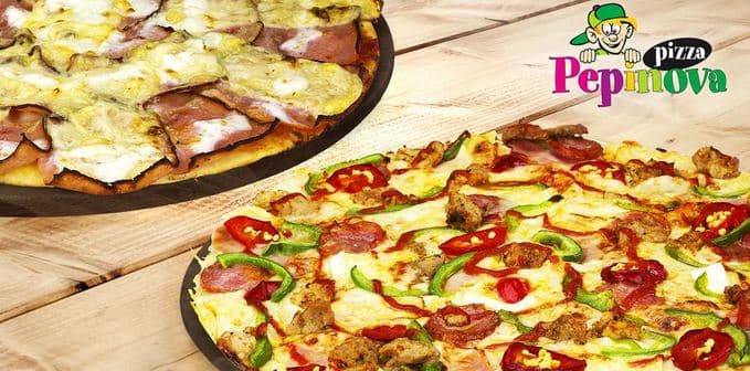 Dvě poctivé pizzy s rozvozem a krabicí