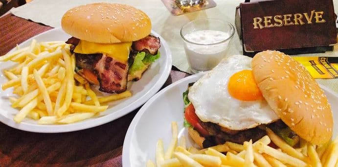 2× burger a příloha podle výběru