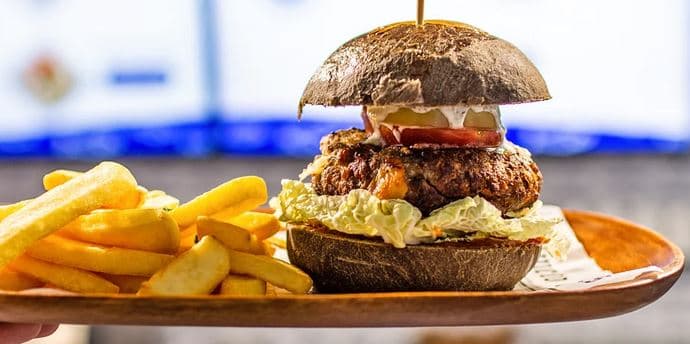 1× menu (burger, hranolky, nápoj) 
