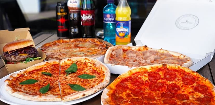 Pizza podle nabídky (průměr 30 cm) + nápoj