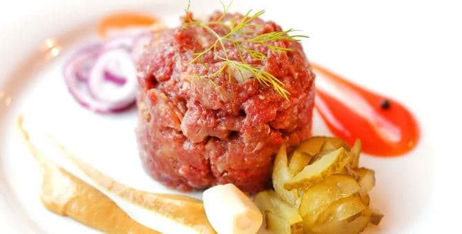 300 g tatarského bifteku z hovězího masa