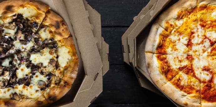 1× italská pizza (ø 32 cm) dle výběru