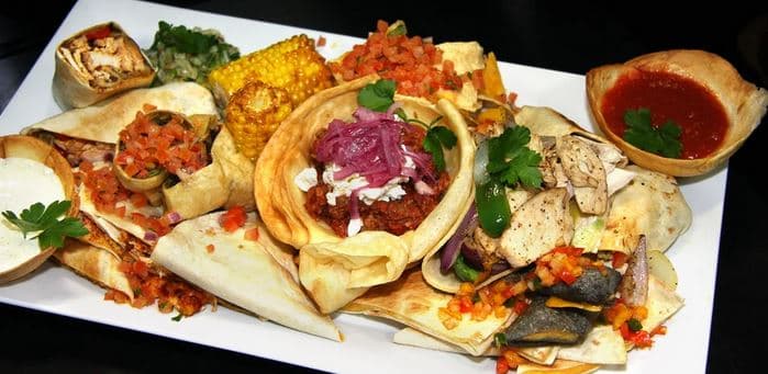 Tříchodové menu v mexické restauraci pro dva
