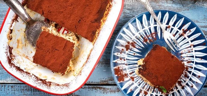 Celý dort tiramisu s sebou