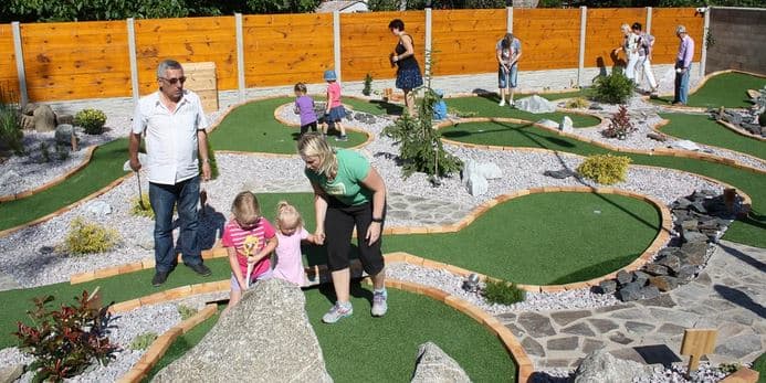Neomezený vstup na Adventure Golf pro dítě