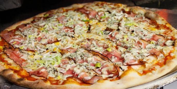 1× pizza (ø 45 cm) podle výběru