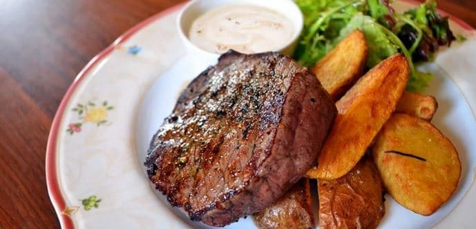 Krevety, telecí medailonky, hovězí rumpsteak