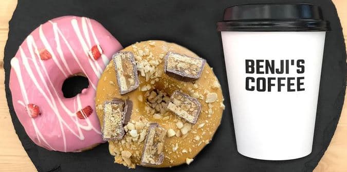 Donut dle výběru a káva
