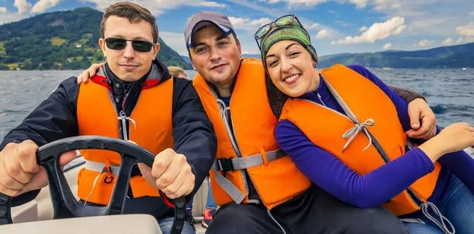 1,5 hodiny zapůjčení motorového benzínového člunu