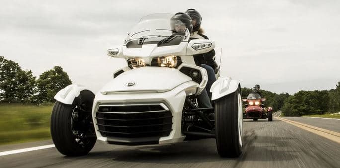 Zapůjčení Can-Am Spyder na 2 hodiny ve všední dny