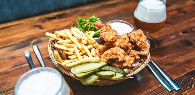 Kuřecí stripsy, hranolky a IPA  pro dva