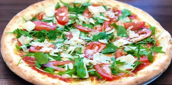 Dvě pizzy podle výběru s rozvozem