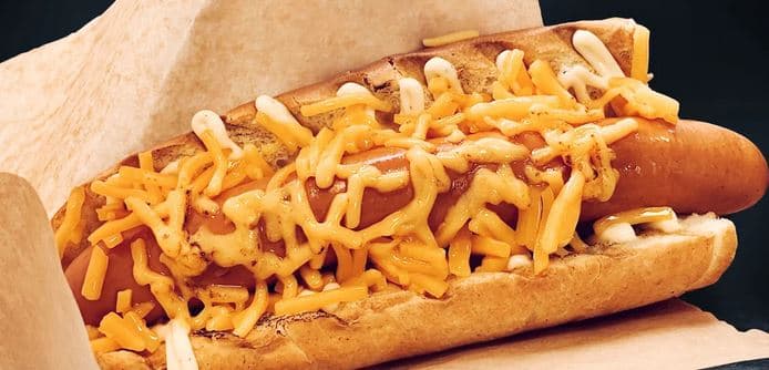 Hot dog s čedarem 