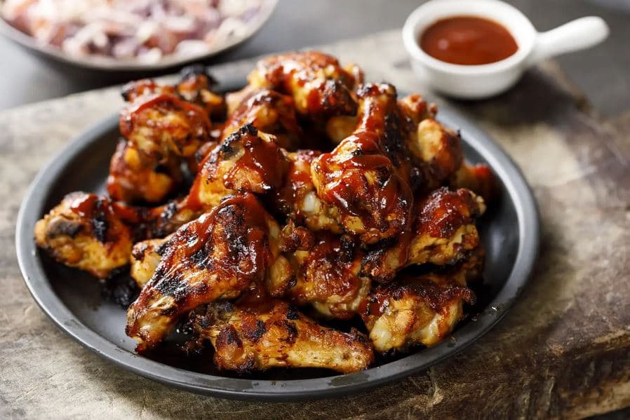 1 kg BBQ Wings upečených dokřupava