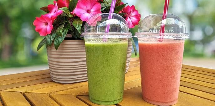 1× ovocný smoothie drink s sebou (400 ml) 