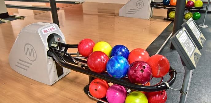 1 hodina bowlingu v čase 15:00 až 18:00