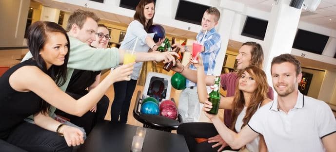 1 hod. bowlingu a 4 drinky podle výběru