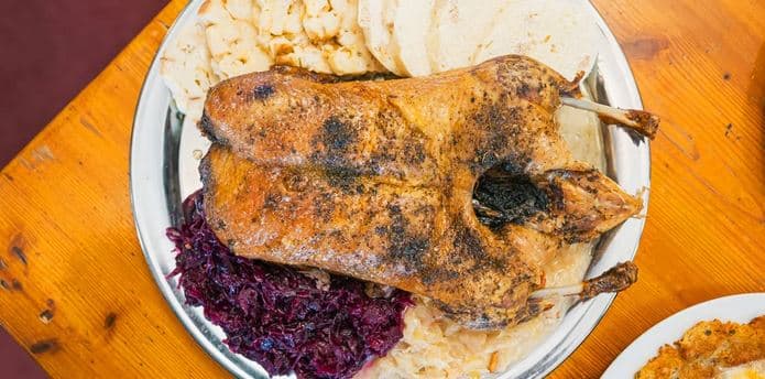 2 kg pečené kachny s zelím a knedlíky