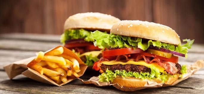 Pořádně nacpané burgery a příloha