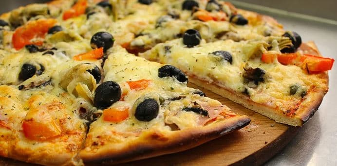 1× pizza (ø 32 cm) podle výběru, rozvoz