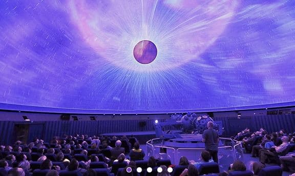 Vstup pro celou rodinu do Planetária
