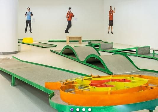 Celodenní vstup na krytý minigolf