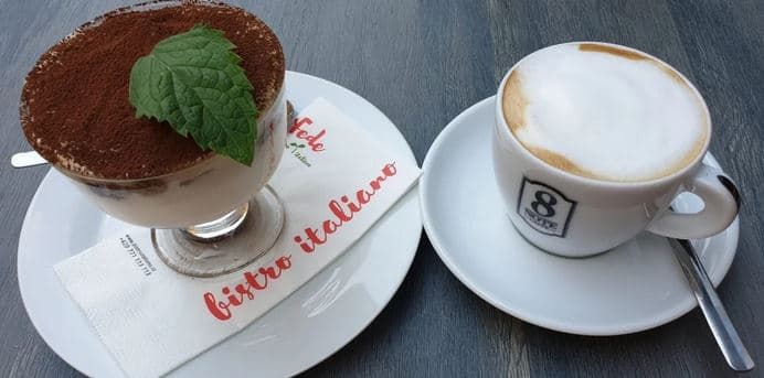 Tiramisu a káva