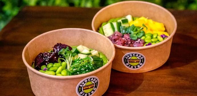 Lososový nebo vegetariánský poke bowl a ice tea