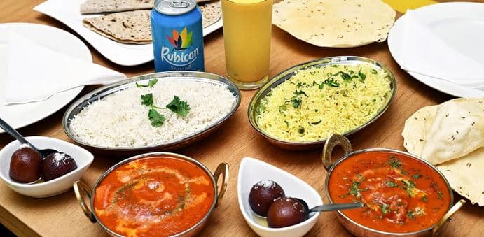 Chicken tikka masala nebo butter chicken