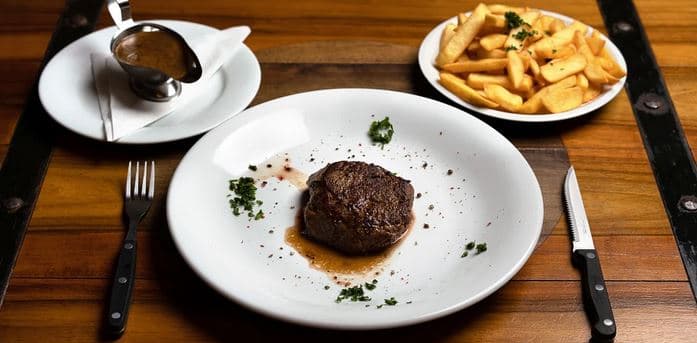 200g steak z pravé hovězí svíčkové