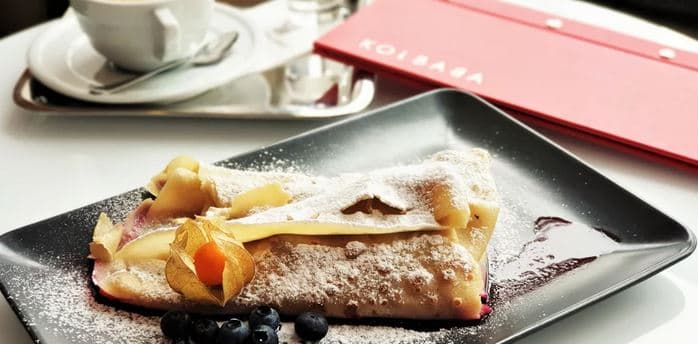 Palačinky se zmrzlinou a šlehačkou
